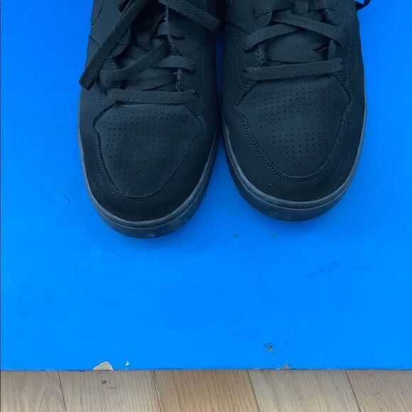 Nike Mens Priority Low 641894-090 Black - Picture 5 of 8